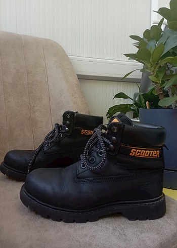 Siyah Bağcıklı Scooter Unisex Bot
