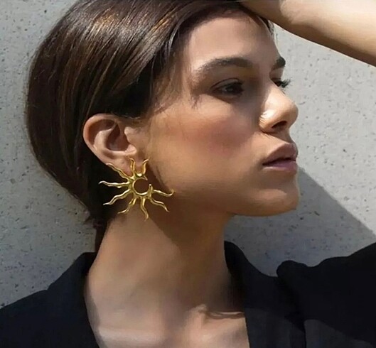Güneş figürlü gold küpe