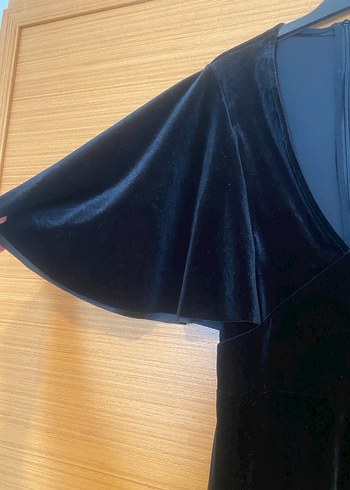 BERSHKA Siyah V Yakalı Drapeli Midi şort tulum - Görsel 4