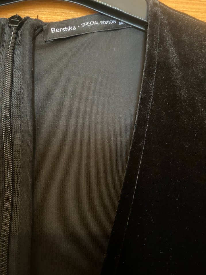 BERSHKA Siyah V Yakalı Drapeli Midi şort tulum - Görsel 5