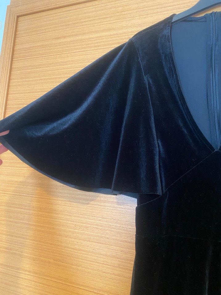 BERSHKA Siyah V Yakalı Drapeli Midi şort tulum - Görsel 4