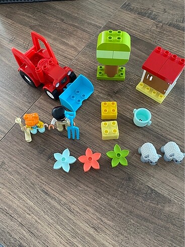 Lego Duplo Çiftlik Traktörü ve Hayvan Bakımı