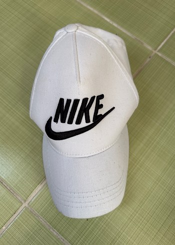 Nike Beyaz Sapka