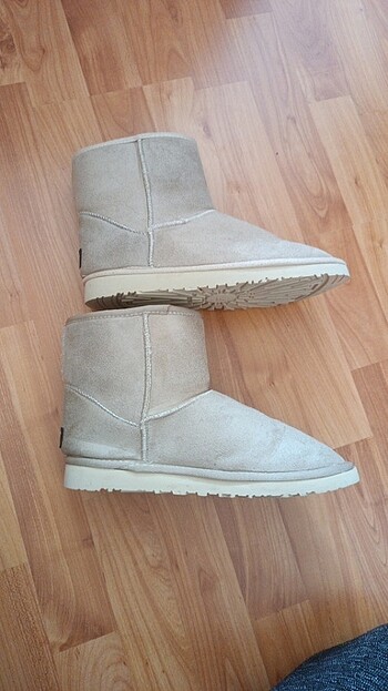 Ugg Ugg bot