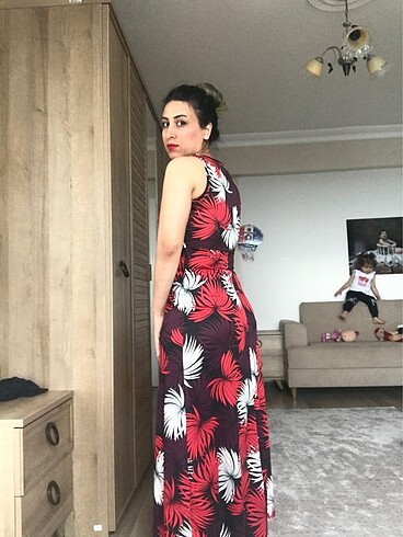 Zara Uzun yazlık elbise marka temsilidir
