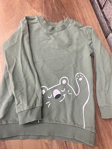 Sweatshirt