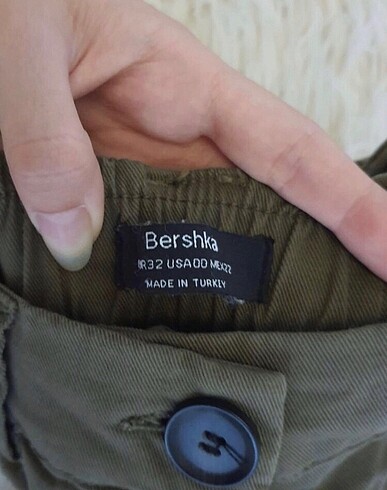 32 Beden Bershka haki kargo pantolon