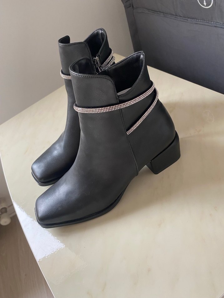 Siyah Deri Tokalı Blok Topuklu Kadın Bot - Görsel 2