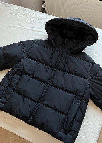 Zara Mont