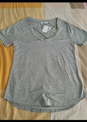 Önü çapraz tshirt 