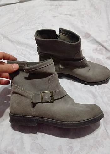 Gri Süet Tokalı Kadın Bot - Görsel 2