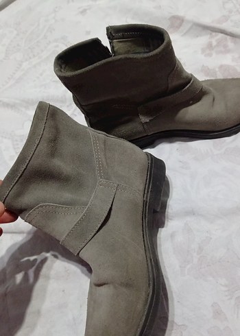 Gri Süet Tokalı Kadın Bot - Görsel 3