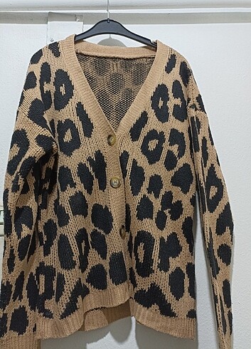 Leopar desenli hırka
