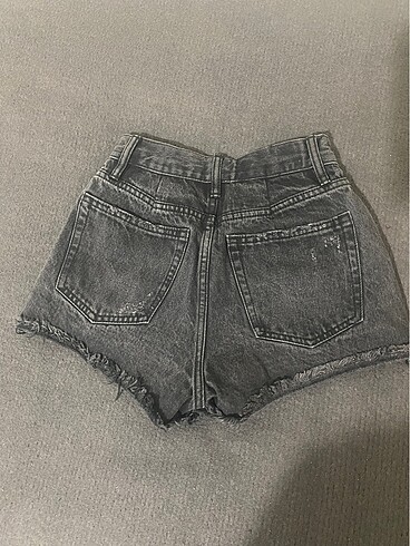 32 Beden siyah Renk Pull and bear kot şort