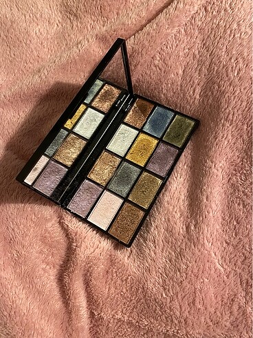 Nyx Metal Palet