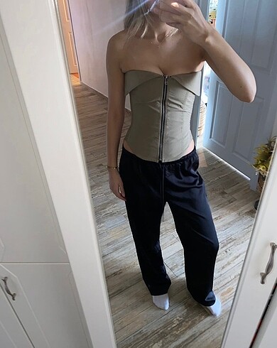 ZARA HAKI BUSTIYER