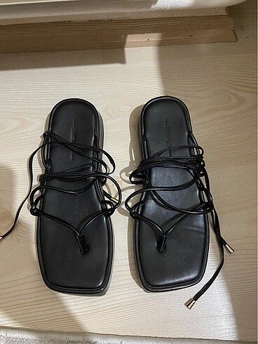 Bershka İpli Sandalet
