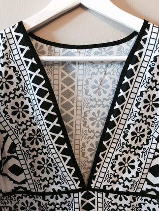 xs Beden çeşitli Renk Açık V Yakalı Siyah Beyaz Etnik Desenli Elbise