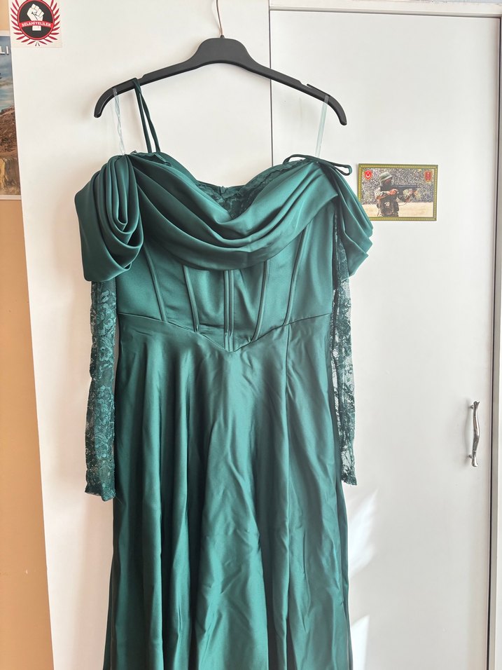 Uzun Kol Drapeli Yeşil Abiye Elbise bir kere giyildi - Görsel 3