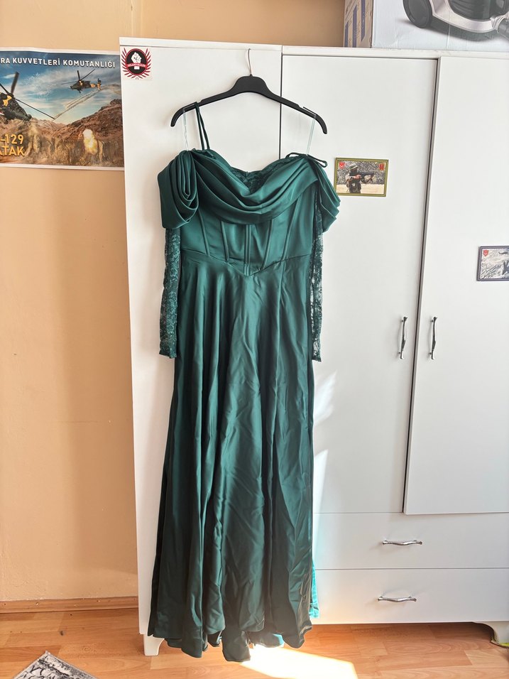 Uzun Kol Drapeli Yeşil Abiye Elbise bir kere giyildi - Görsel 2