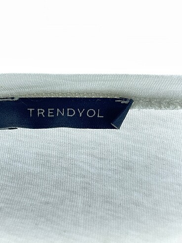 l Beden beyaz Renk Trendyol & Milla T-shirt %70 İndirimli.