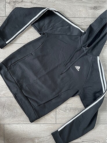 Adidas sweatsirt