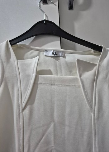 Beyaz pilili elbise - Görsel 2