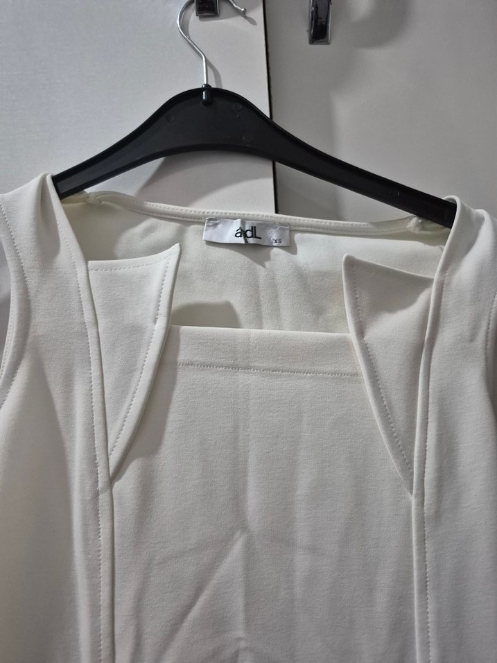 Beyaz pilili elbise - Görsel 2