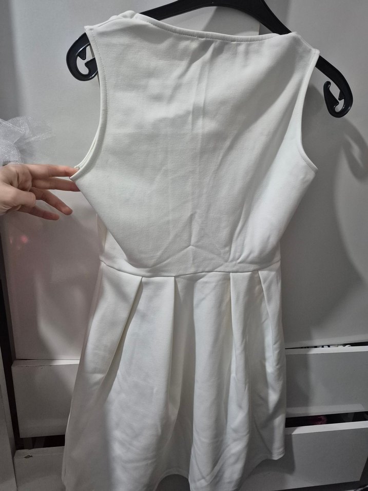 Beyaz pilili elbise - Görsel 3