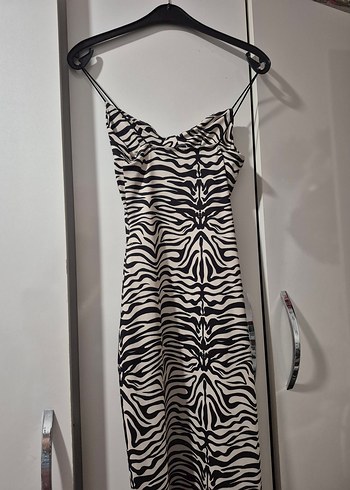 Zebra Desenli Uzun Askılı Kadın Elbise - Görsel 2