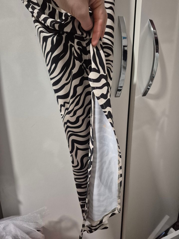 Zebra Desenli Uzun Askılı Kadın Elbise - Görsel 3