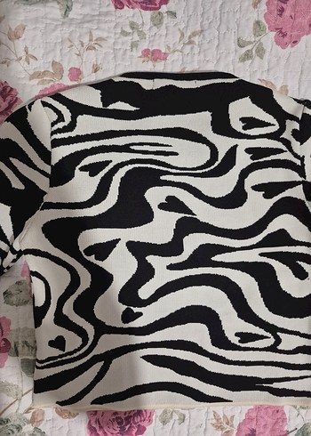 Zebra Desenli crop kazak - Görsel 3