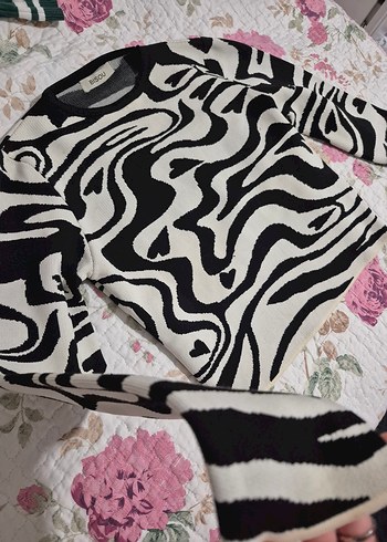 Zebra Desenli crop kazak - Görsel 2