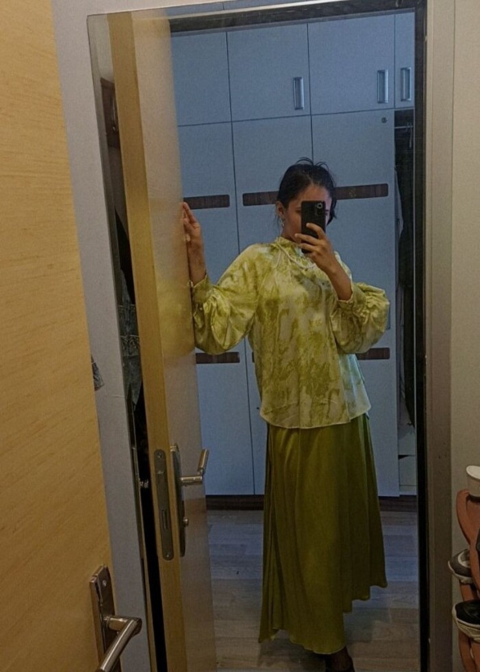 #armani mezuniyet elbisesi saten etekli bluzlu takım - Görsel 2