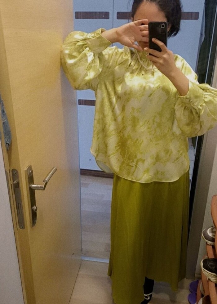 #armani mezuniyet elbisesi saten etekli bluzlu takım - Görsel 3