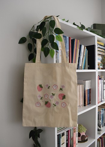 Çilekli Bez Çanta - Görsel 2