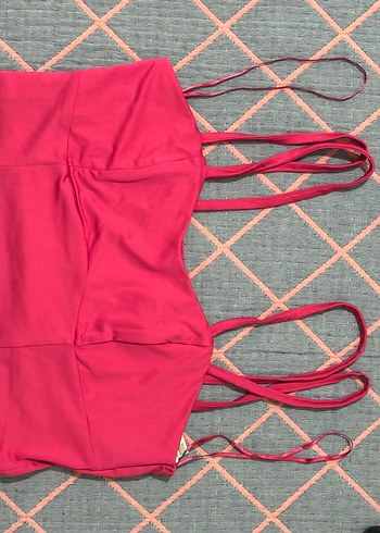Pembe V Yakalı İnce Askılı Crop Top