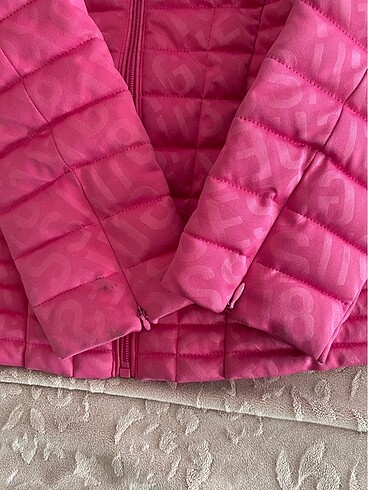 7 Yaş Beden pembe Renk Guess çocuk pembe mont