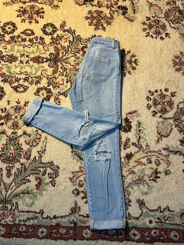 Açık Mavi Yırtık Denim Jean — görsel 3/4