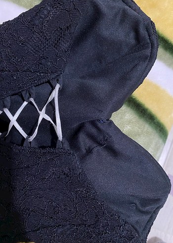 Ömür Özer MarkalıSiyah Dantel Detaylı Straplez Midi Abiye Elbise - Görsel 10