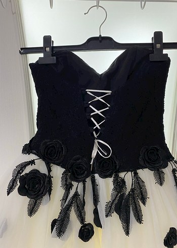 Ömür Özer MarkalıSiyah Dantel Detaylı Straplez Midi Abiye Elbise - Görsel 5