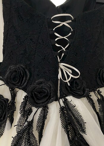 Ömür Özer MarkalıSiyah Dantel Detaylı Straplez Midi Abiye Elbise - Görsel 8