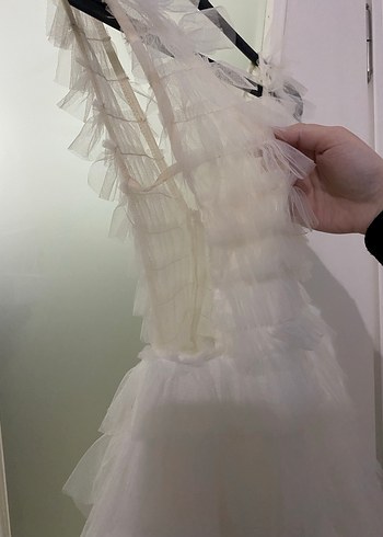 Beyaz V Yakalı Tütülü Mini Abiye Elbise - Görsel 3