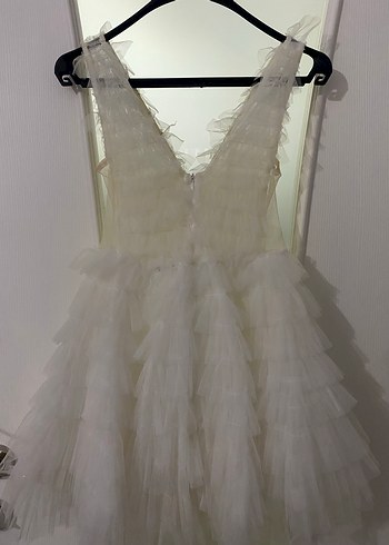 Beyaz V Yakalı Tütülü Mini Abiye Elbise - Görsel 4