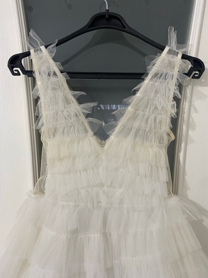 Beyaz V Yakalı Tütülü Mini Abiye Elbise - Görsel 2