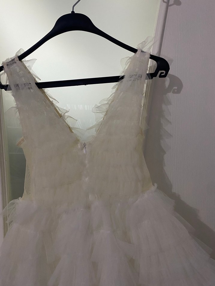 Beyaz V Yakalı Tütülü Mini Abiye Elbise - Görsel 5