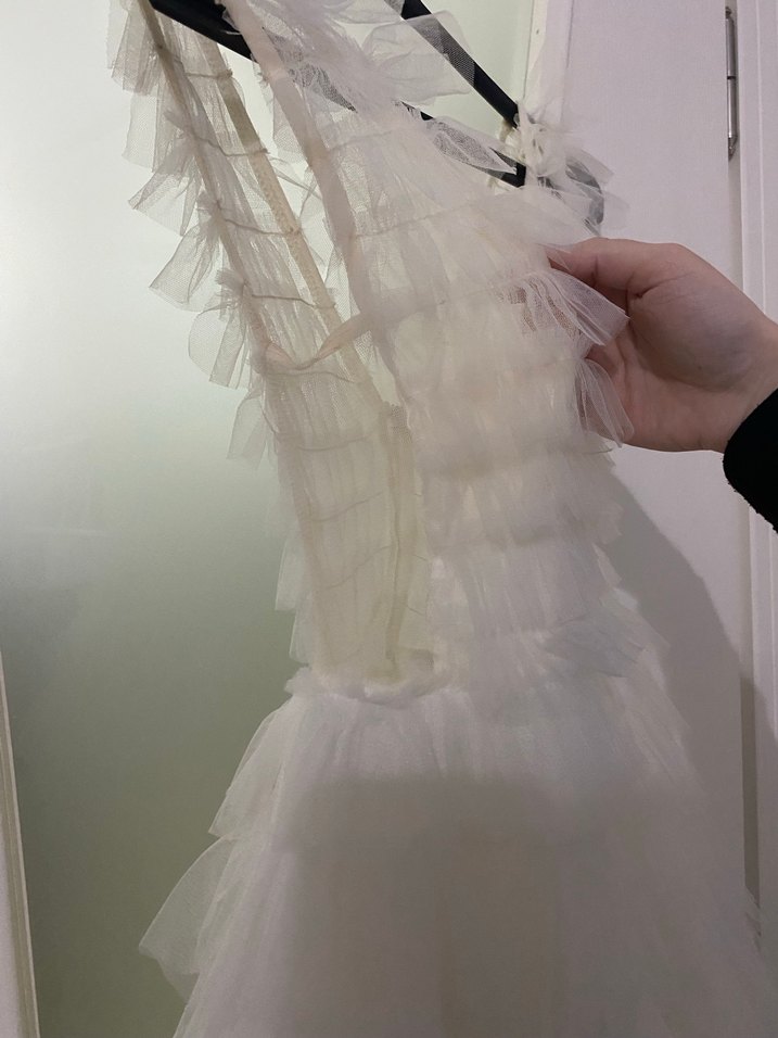 Beyaz V Yakalı Tütülü Mini Abiye Elbise - Görsel 3