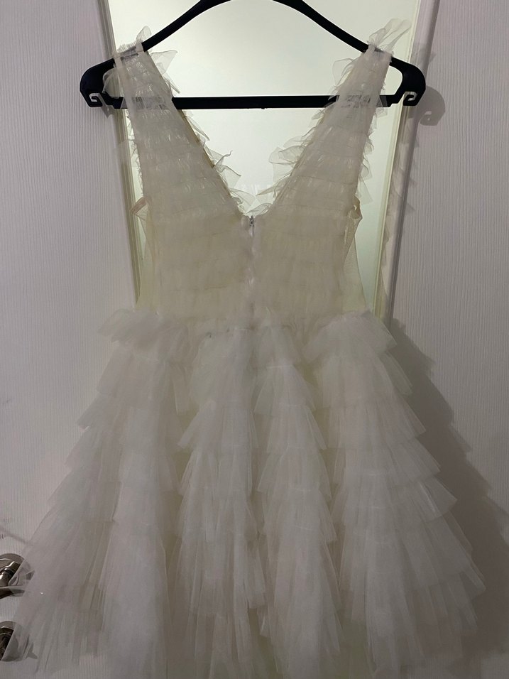 Beyaz V Yakalı Tütülü Mini Abiye Elbise - Görsel 4