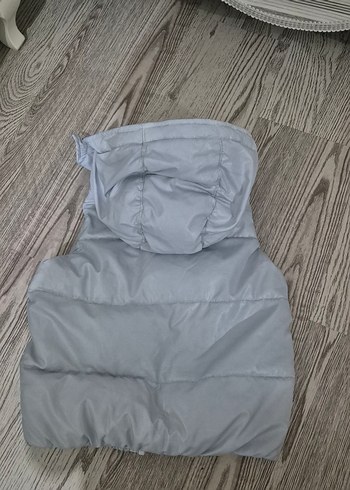 Kız Çocuk Gri Kapüşonlu Düğmeli Yelek - Görsel 3