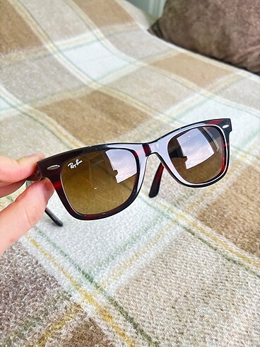 Beden siyah Renk Rayban güneş gözlüğü (üçlü satıyorum tek tek sormayınız)
